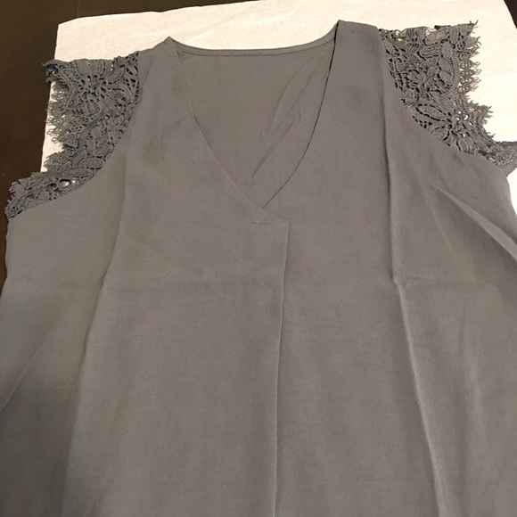 Sleeveless Lace Crochet Top - Picture 4 of 10